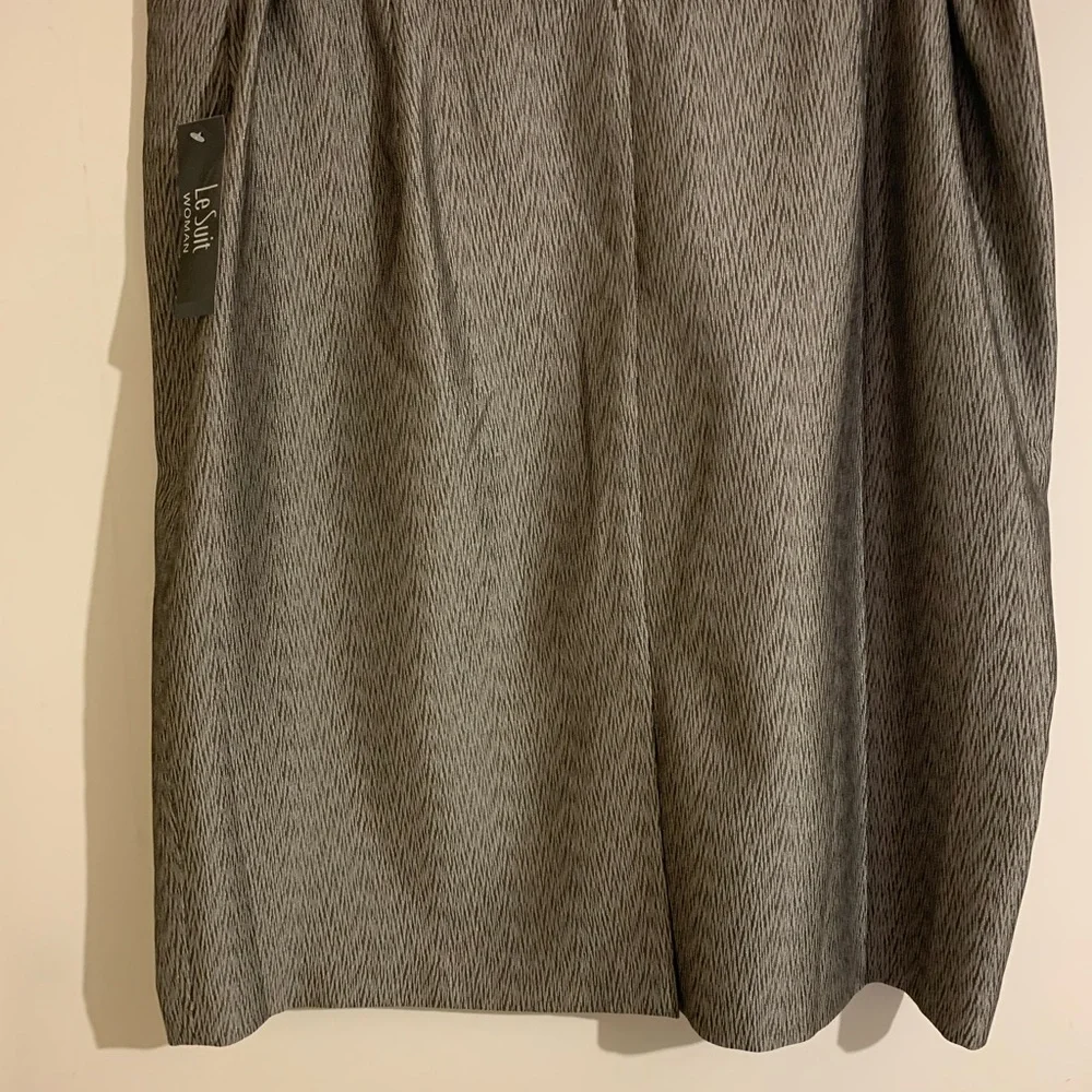 Beautiful Textured Skirt Suit by Le Suit - Picture 5 of 6